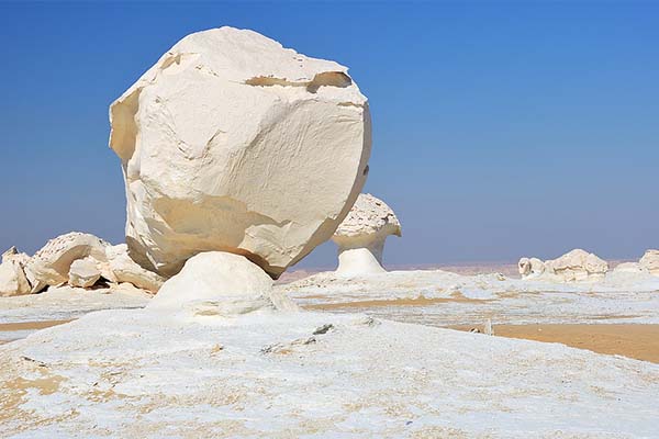 Égypte Insolite : Du Désert Blanc à l’Oasis Cachée de Kharga