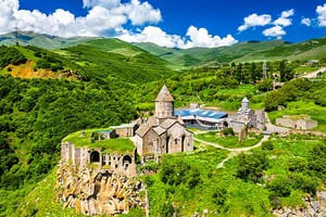 Jour 5 : Découverte du monastère de Tatev et des grottes de Khndzoresk