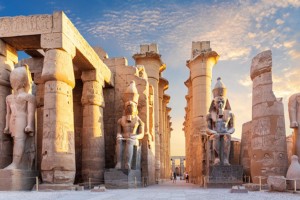 Jour 3 : Embarquement en dahabiya (un lundi)