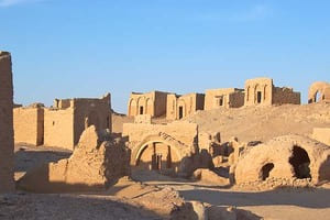 Jour 7 : De Kharga Oasis à Louxor (5 h de route)